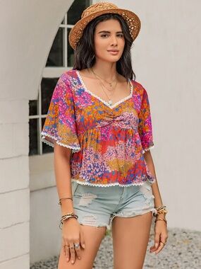 Rusttydustty Floral Lace-Trim Short Sleeve Crop Top in Pink Multi size S